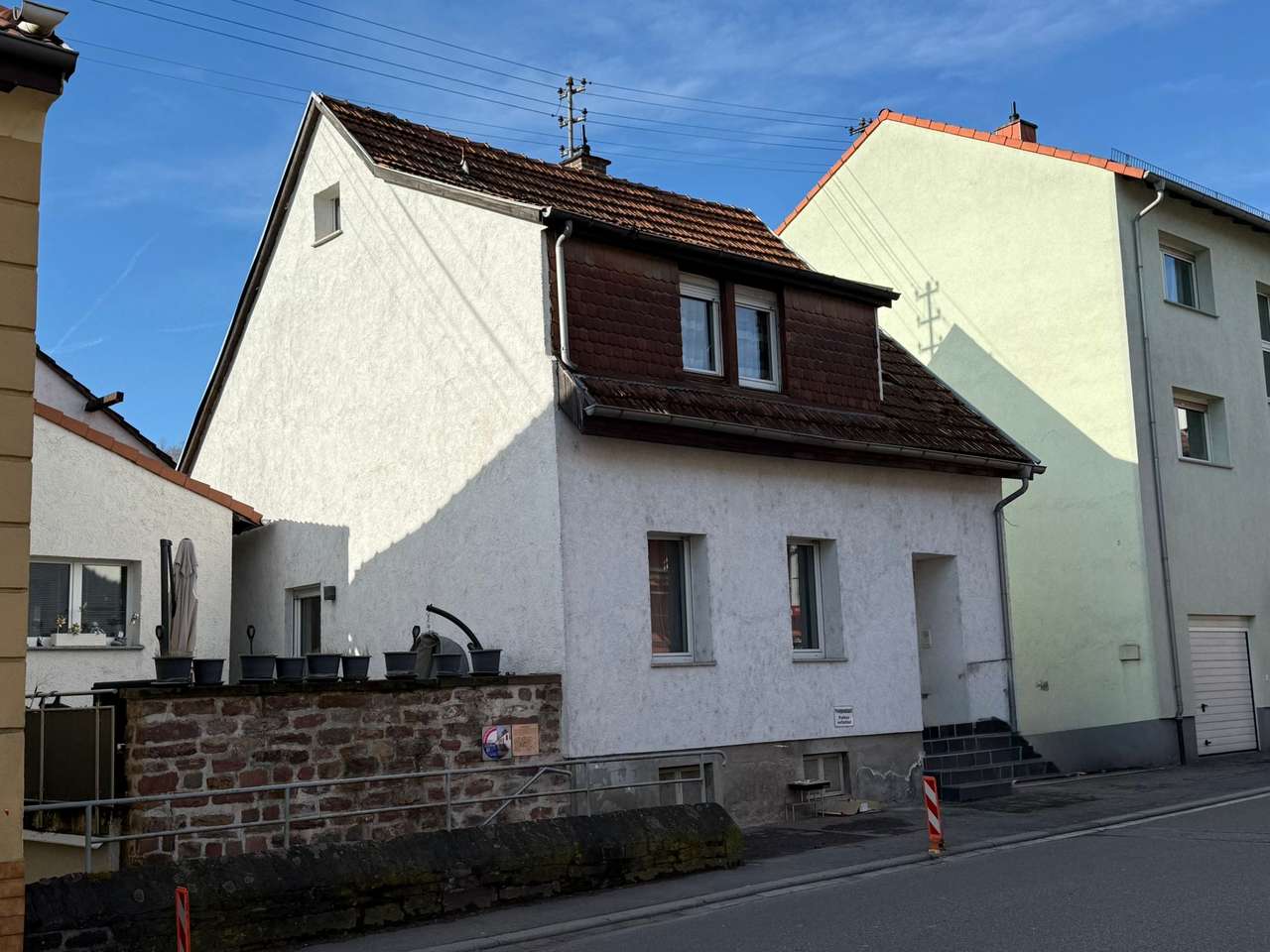 Seltene Gelegenheit: Zwei Häuser auf großem Grundstück mit Entwicklungspotenzial