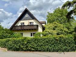 Hausansicht Straßeseite Hausansicht Straßeseite
